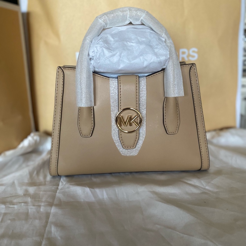 MICHAEL KORS Gabby Small Satchel Camel
NWTs large gold MK fold over crossbody